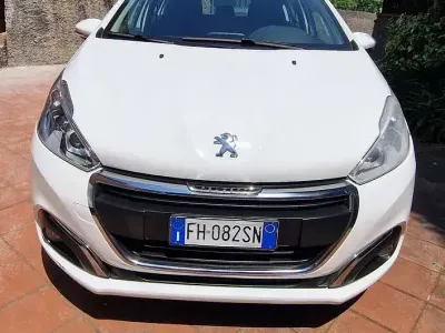 Usata Peugeot 208 Allure 82 CV (60 kW) 2017 Utilitaria