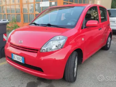 Usata Daihatsu Sirion 69 CV (50 kW) 2007 Rosso Utilitaria
