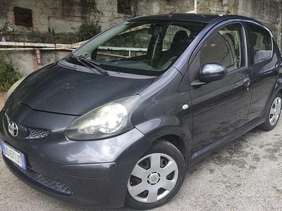 Begagnad Toyota Aygo 68 HK (50 kW) 2006 Grå Halvkombi