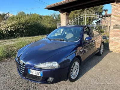 Usata Alfa Romeo 147 120 CV (88 kW) 2005 Blu Utilitaria