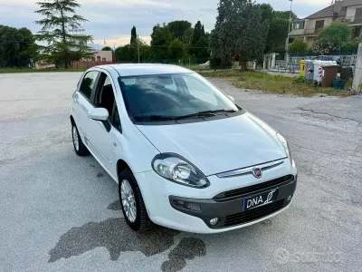 Usata Fiat Grande Punto 70 CV (51 kW) 2012 Bianco Utilitaria