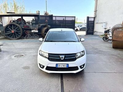 Usata Dacia Sandero Lauréate 75 CV (55 kW) 2013 Bianco Berlina