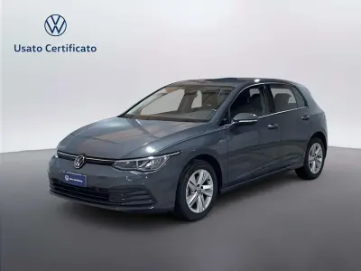 Usata VW Golf VIII Life 110 CV (80 kW) 2021 Dolphin grey metallizzato Berlina