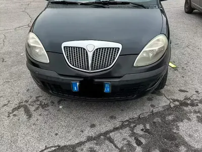 Usata Lancia Ypsilon 70 CV (51 kW) 2005 Nero Utilitaria
