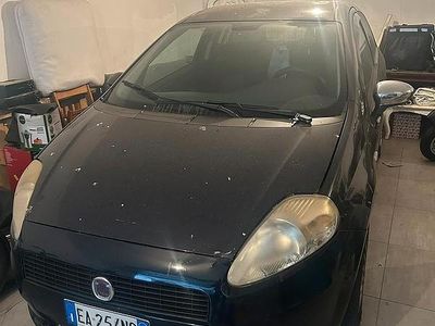 Blu Usata 2010 Fiat Grande Punto Utilitaria | 3000 € (Molto cara)