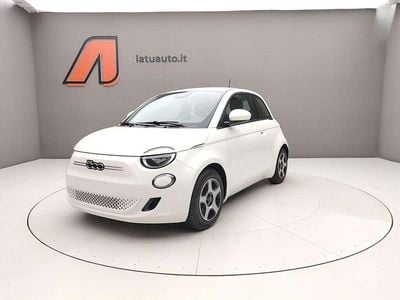 Usata Fiat 500e Passion 42 kW (58 CV) 2021 Ice white Utilitaria