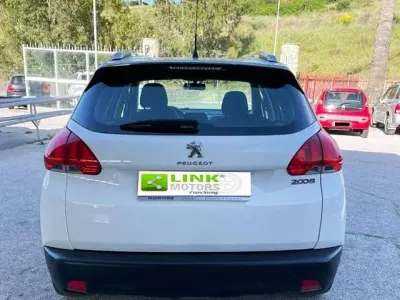 Usata Peugeot 2008 Active 68 CV (50 kW) 2015 Bianco SUV