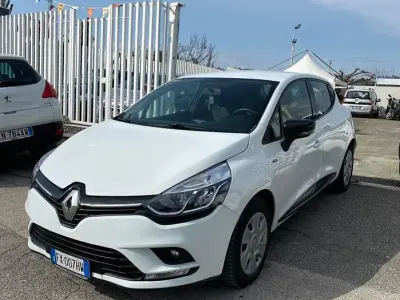 Begagnad Renault Clio IV Business 76 HK (55 kW) 2019 Vit Sedan
