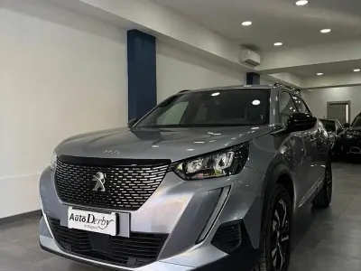 Usata Peugeot 2008 Allure 155 CV (114 kW) 2023 Grigio SUV