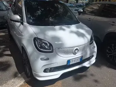 Usata Smart ForFour Brabus 90 CV (66 kW) 2017 Bianco Utilitaria