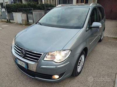 Begagnad VW Touran 140 HK (102 kW) 2009 Grå Minibuss