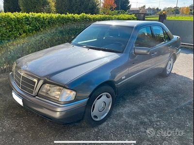 Usata Mercedes C220 Elegance 95 CV (69 kW) 1995 Marrone Berlina