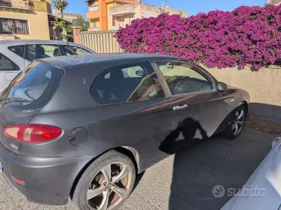 Usado Alfa Romeo 147 150 CV (110 kW) 2008 Gris Utilitario