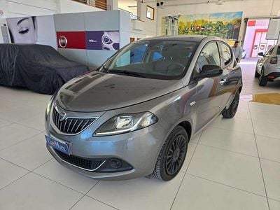 Usata Lancia Ypsilon Silver 69 CV (50 kW) 2022 Grigio pietra metallizzato Utilitaria