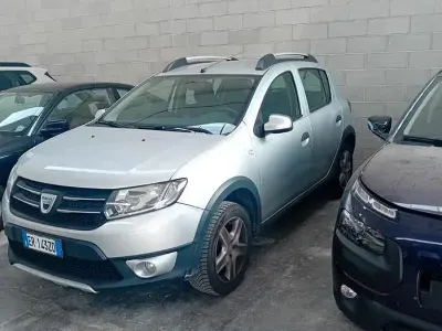 Usata Dacia Sandero Stepway 90 CV (66 kW) 2013 Grigio Berlina