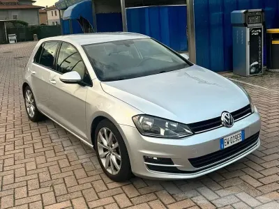 Usata VW Golf VII Highline 110 CV (80 kW) 2015 Berlina