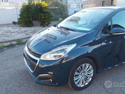 Usata Peugeot 208 82 CV (60 kW) 2017 Blu Utilitaria