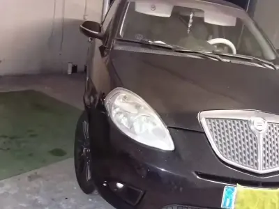 Usata Lancia Ypsilon 90 CV (66 kW) 2008 Nero Utilitaria