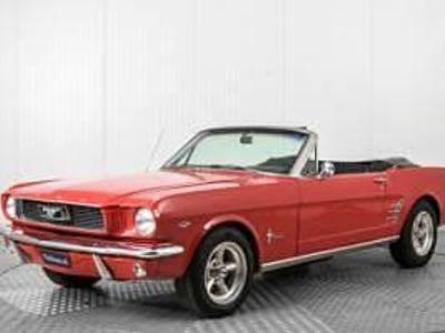 Usata Ford Mustang 215 CV (158 kW) 1966 Rosso Cabrio