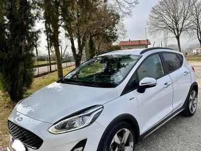 Usata Ford Fiesta Active 120 CV (88 kW) 2018 Bianco Utilitaria