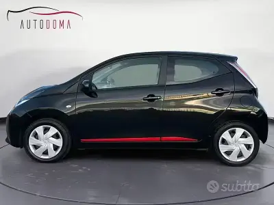 Usata Toyota Aygo X-wave 69 CV (50 kW) 2016 Nero Utilitaria