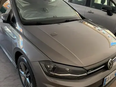 Usata VW Polo R-line 90 CV (66 kW) 2020 Grigio Utilitaria