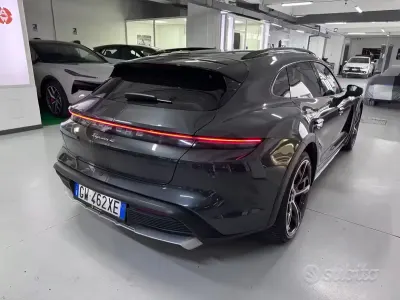 Usata Porsche Taycan Cross Turismo 419 kW (570 CV) 2022 Nero Berlina