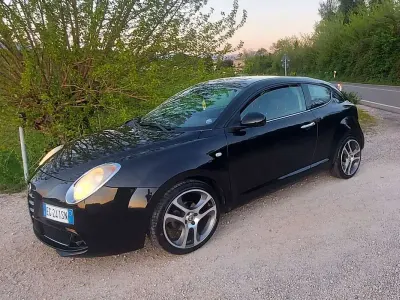 Usata Alfa Romeo MiTo Distinctive 105 CV (77 kW) 2011 Nero Utilitaria