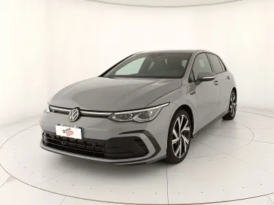 Usata VW Golf VIII R-line 150 CV (110 kW) 2023 Moonstone grey Berlina