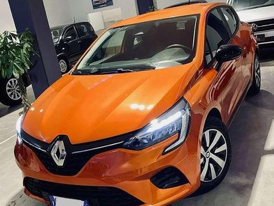 Brugt Renault Clio V Life 65 HK (47 kW) 2023 Orange Sedan