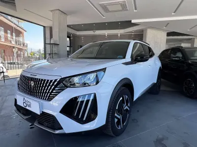 Usata Peugeot 2008 Allure 102 CV (75 kW) 2024 Vari colori SUV