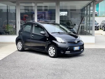 Usata Toyota Aygo 68 CV (50 kW) 2012 Nero Utilitaria