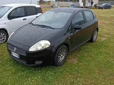 Usata Fiat Grande Punto 65 CV (47 kW) 2009 Nero Utilitaria