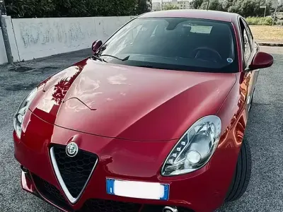 Usata Alfa Romeo Giulietta 120 CV (88 kW) 2018 Rosso Utilitaria