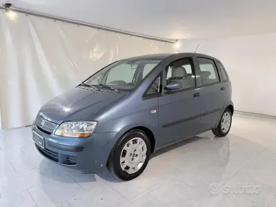 Usata Fiat Idea 95 CV (69 kW) 2005 Grigio Monovolume