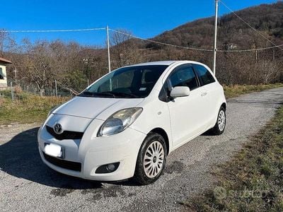 Usata Toyota Yaris 69 CV (50 kW) 2010 Bianco Utilitaria