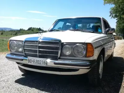 Usata Mercedes 200 109 CV (80 kW) 1981 Bianco Berlina