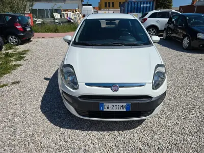 Begagnad Fiat Punto Evo Emotion 77 HK (56 kW) 2010 Vit Halvkombi
