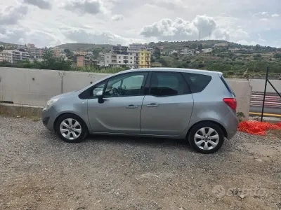 Usata Opel Meriva 95 CV (69 kW) 2013 Monovolume