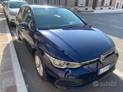 Usata VW Golf VIII Life 116 CV (85 kW) 2023 Blu Berlina