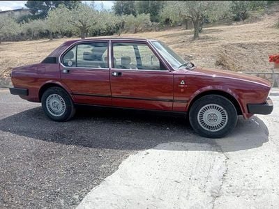Usata Alfa Romeo Alfetta 130 CV (95 kW) 1982 Rosso Berlina