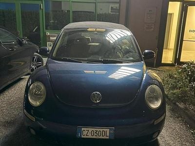 Usata VW New Beetle 105 CV (77 kW) 2006 Blu Utilitaria