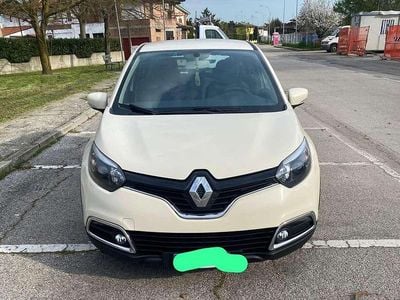 Usata Renault Captur 90 CV (66 kW) 2014 Giallo SUV