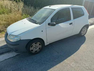 Usata Fiat Punto 69 CV (50 kW) 2006 Bianco Utilitaria