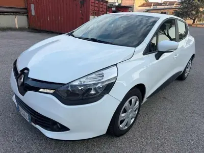 Usata Renault Clio IV 73 CV (53 kW) 2013 Bianco Berlina