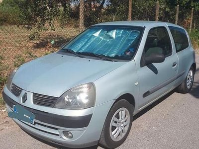 Usata Renault Clio II 75 CV (55 kW) 2004 Grigio Utilitaria
