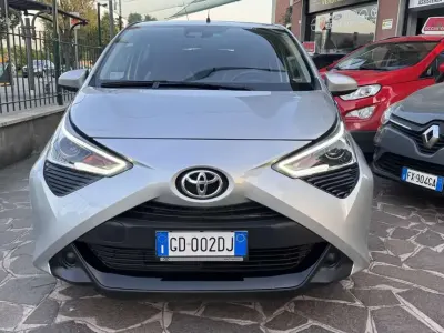 Usata Toyota Aygo Connect Style 72 CV (52 kW) 2021 Argento Utilitaria