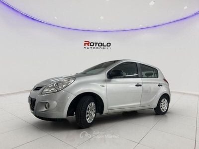 Usata Hyundai i20 Comfort 77 CV (56 kW) 2009 Gray Utilitaria