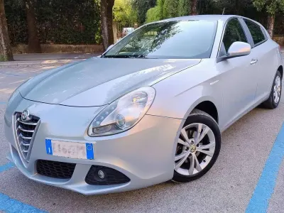 Usata Alfa Romeo Giulietta Distinctive 105 CV (77 kW) 2011 Argento Utilitaria