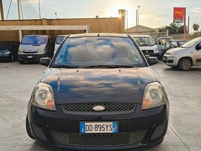 Usata Ford Fiesta Ghia 68 CV (50 kW) 2007 Blu Berlina